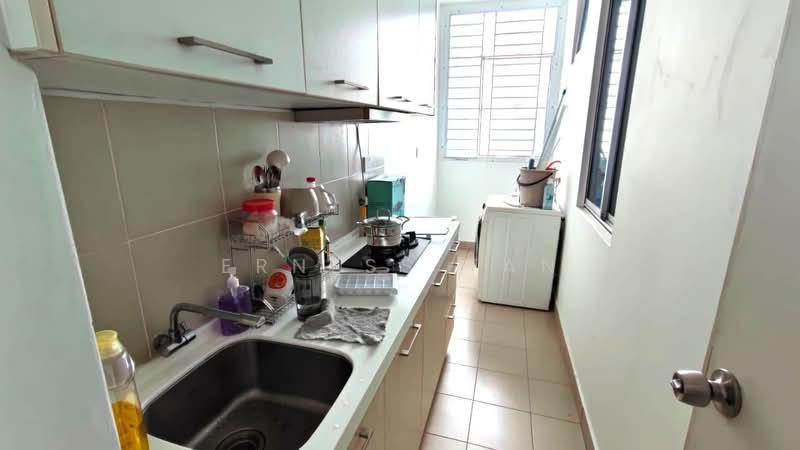 Kondominium untuk Dijual di D'Rich Executive Suites - Erness Tan - Kitchen - PropertyGuru.com.my