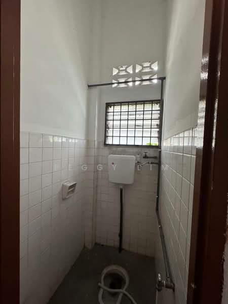 Shop for Sale in Batu Gajah (Perak) - Peggy Lim - Bathroom - PropertyGuru.com.my