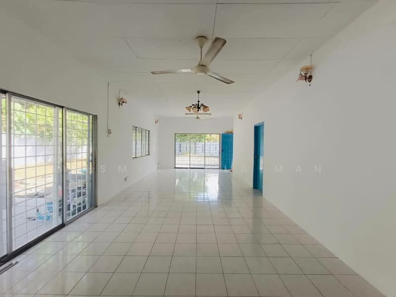 Bungalow for Sale in Kota Perdana (Seri Kembangan) - Yasmin Sulaiman - Living Room - PropertyGuru.com.my
