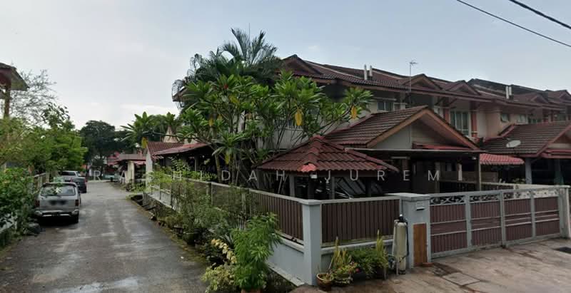 Rumah Berkembar untuk Dijual di Saujana Utama 2 (Ijok) - Rashidah Juremi - Exterior - PropertyGuru.com.my