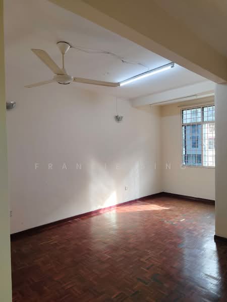 Pangsapuri untuk Dijual di Nova II - Frankie Sing - Living Room - PropertyGuru.com.my