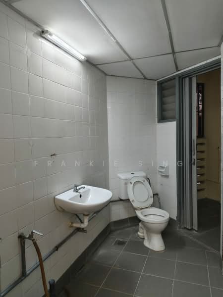 Pangsapuri untuk Dijual di Nova II - Frankie Sing - Bathroom - PropertyGuru.com.my