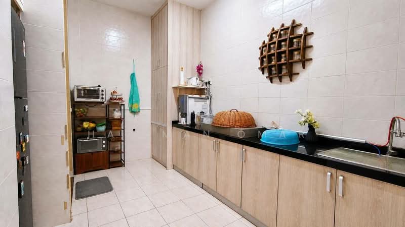 2-storey Terraced House for Sale in Seksyen U10 (Shah Alam) - Hazeman Omar - Kitchen - PropertyGuru.com.my