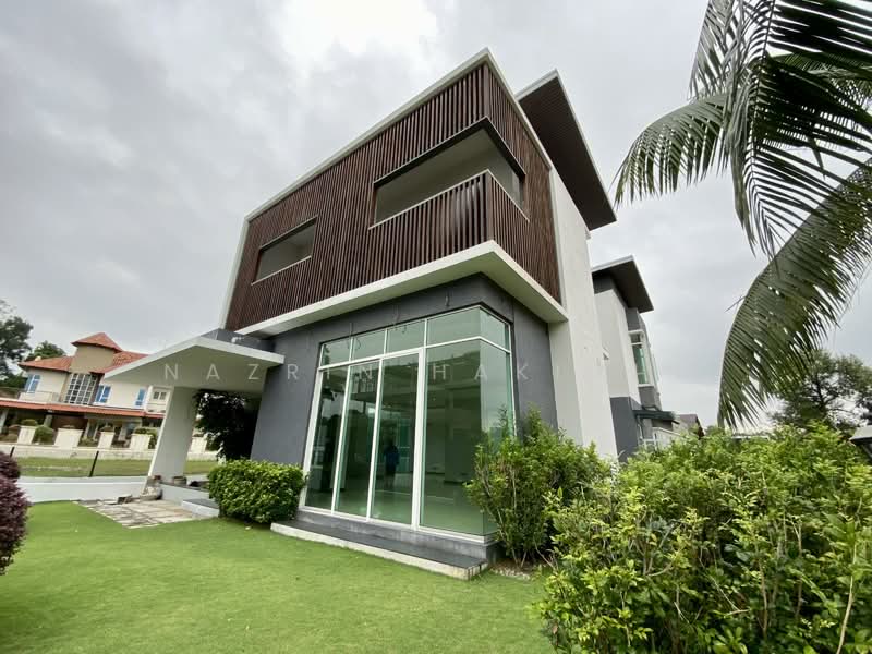 Bungalow for Sale in Bukit Jelutong (Shah Alam) - Nazrin Hakimin - PropertyGuru.com.my