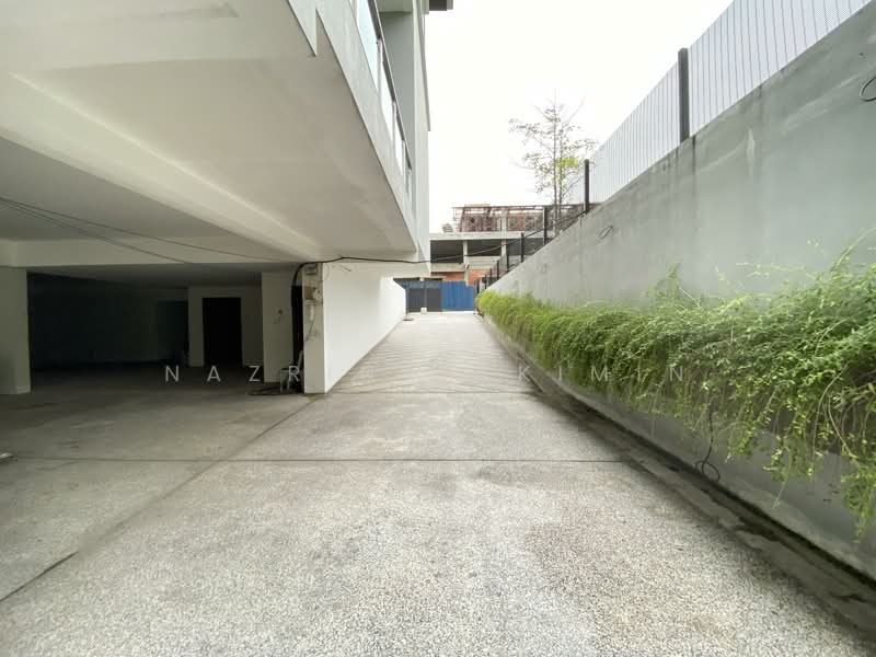 Bungalow for Sale in Bukit Jelutong (Shah Alam) - Nazrin Hakimin - PropertyGuru.com.my
