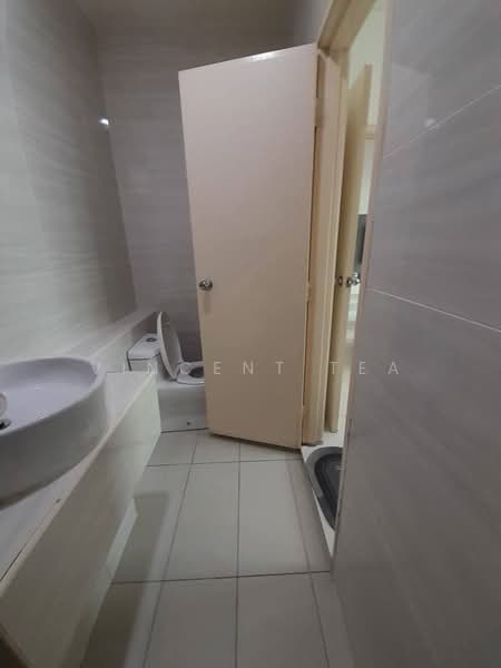 Pangsapuri untuk Disewa di D'Summit Residences - Vincent Tea - Bathroom - PropertyGuru.com.my