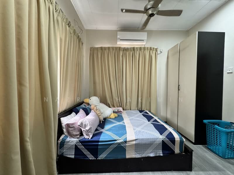 Semi-Detached House for Sale in Seksyen 13 (Shah Alam) - Nazrin Hakimin - Bedroom - PropertyGuru.com.my