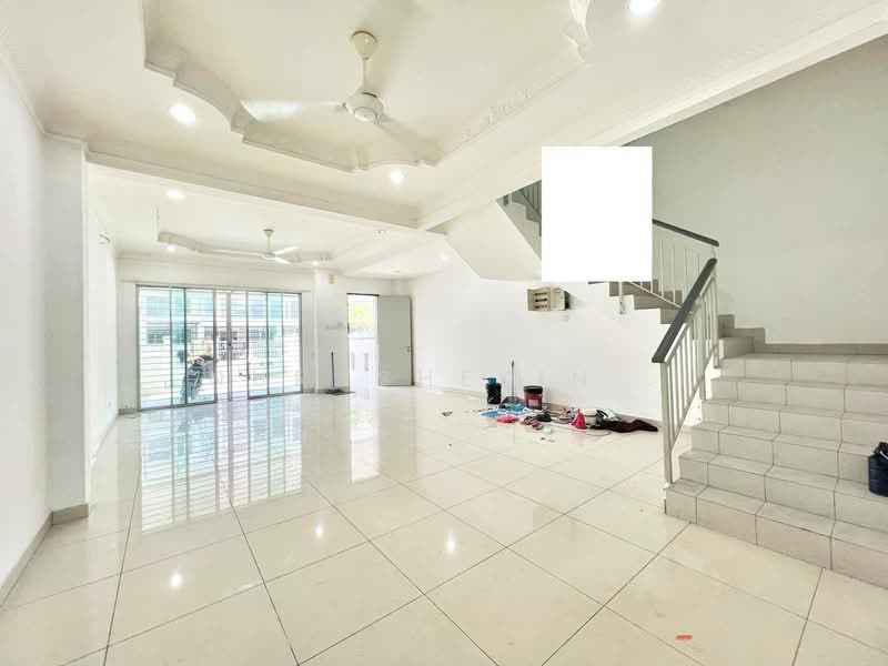 Rumah Teres 3 Tingkat untuk Dijual di Taman Aman Permai (Bangi) - Nurashekin . - Living Room - PropertyGuru.com.my