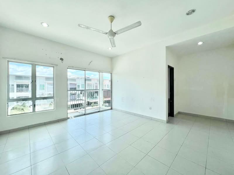 Rumah Teres 3 Tingkat untuk Dijual di Taman Aman Permai (Bangi) - Nurashekin . - Living Room - PropertyGuru.com.my