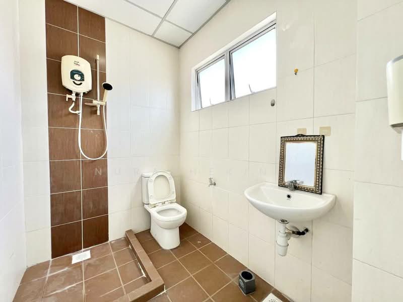 Rumah Teres 3 Tingkat untuk Dijual di Taman Aman Permai (Bangi) - Nurashekin . - Bathroom - PropertyGuru.com.my