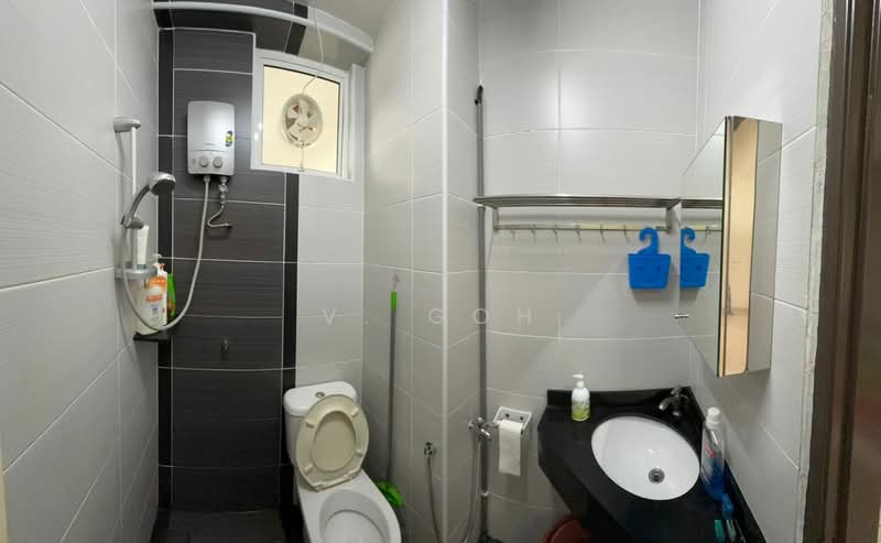 Kondominium untuk Dijual di The Oasis - V. Goh - Bathroom - PropertyGuru.com.my