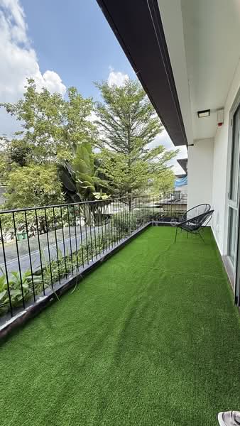 Rumah Berkembar untuk Disewa di Taman Seri Bukit Segambut (Batu) - Chai Eng Beh - Junior master bedroom balcony - PropertyGuru.com.my