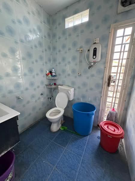 Kedai untuk Dijual di Taman Ungku Tun Aminah (Skudai) - Sausa Lee - Bathroom - PropertyGuru.com.my