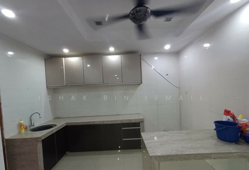Rumah Teres 2 Tingkat untuk Dijual di Shah Alam (Selangor) - Ishak Bin Ismail - Kitchen - PropertyGuru.com.my