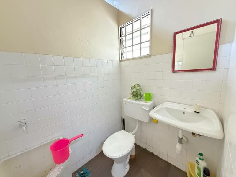 1-storey Terraced House for Sale in Taman Bukit Mewah (Kajang) - Nurashekin . - Bathroom - PropertyGuru.com.my