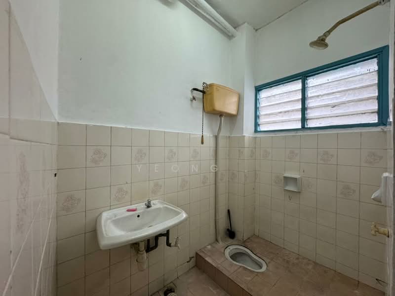 2-storey Terraced House for Sale in BANDAR PUCHONG JAYA (Puchong) - Yeong . - Bathroom - PropertyGuru.com.my