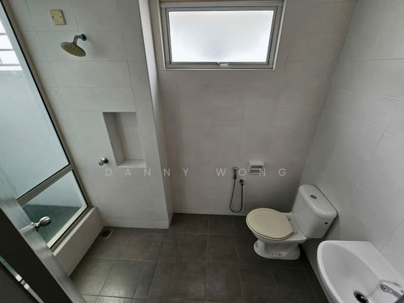 Rumah Berkembar untuk Dijual di Anggun 2 Residence (Rawang) - Danny Wong - Bathroom - PropertyGuru.com.my