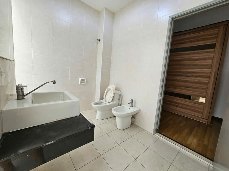 Rumah Berkembar untuk Dijual di Anggun 2 Residence (Rawang) - Danny Wong - Bathroom - PropertyGuru.com.my
