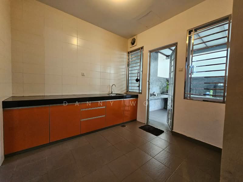 Rumah Berkembar untuk Dijual di Anggun 2 Residence (Rawang) - Danny Wong - Kitchen - PropertyGuru.com.my