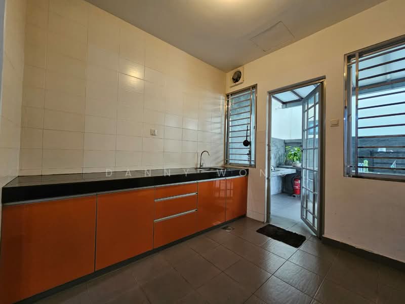 Rumah Berkembar untuk Dijual di Anggun 2 Residence (Rawang) - Danny Wong - Kitchen - PropertyGuru.com.my