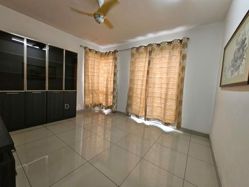 Rumah Berkembar untuk Dijual di Anggun 2 Residence (Rawang) - Danny Wong - Living Room - PropertyGuru.com.my