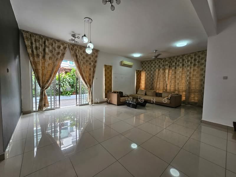 Rumah Berkembar untuk Dijual di Anggun 2 Residence (Rawang) - Danny Wong - Living Room - PropertyGuru.com.my