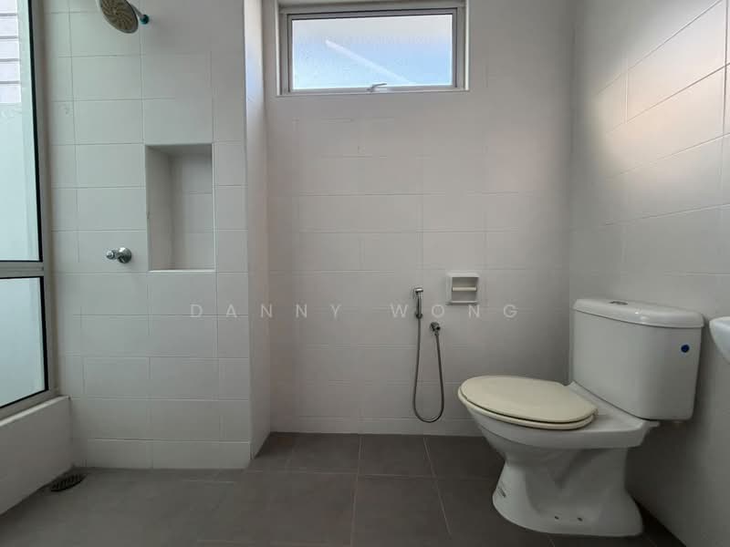 Rumah Berkembar untuk Dijual di Anggun 2 Residence (Rawang) - Danny Wong - Bathroom - PropertyGuru.com.my