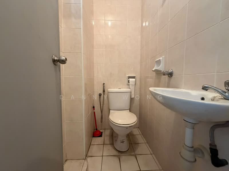 Rumah Berkembar untuk Dijual di Anggun 2 Residence (Rawang) - Danny Wong - Bathroom - PropertyGuru.com.my
