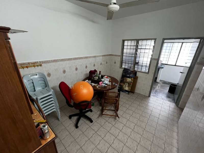 Terraced House for Sale in Taman Pakatan Jaya (Tambun) - Mr Chee - Dining Room - PropertyGuru.com.my
