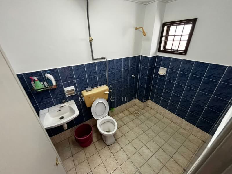 Terraced House for Sale in Taman Pakatan Jaya (Tambun) - Mr Chee - Bathroom - PropertyGuru.com.my