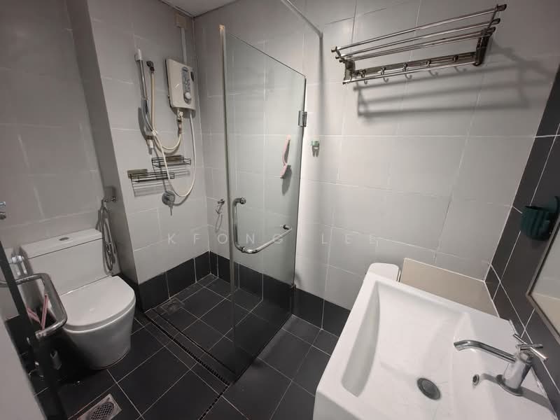Servis Apartment untuk Disewa di Centrestage Designer Suite - Kfong Lee - Bathroom - PropertyGuru.com.my