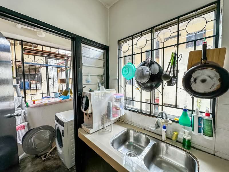 Apartment for Sale at Pangsapuri Carlina - Ahmad Fikri Amer Hamzah - Kitchen - PropertyGuru.com.my