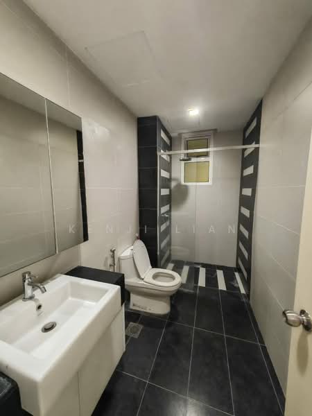 Pangsapuri untuk Dijual di Central Residence @ Sungai Besi - Kenji Lian - Bathroom - PropertyGuru.com.my