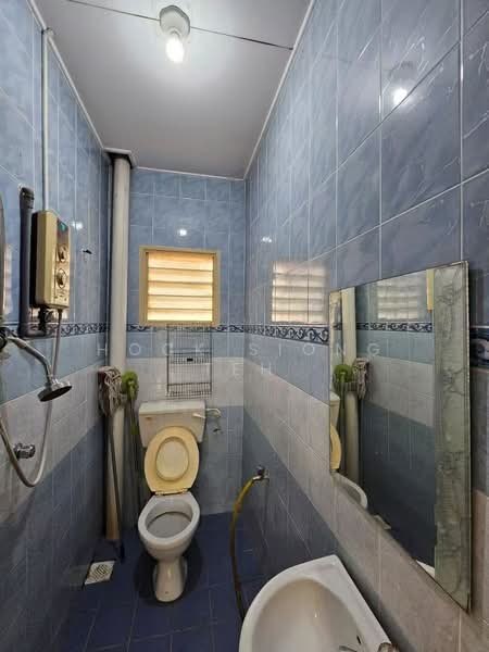 Townhouse for Sale in Taman Bukit Serdang (Seri Kembangan) - Hock Siong Teh - Bathroom - PropertyGuru.com.my
