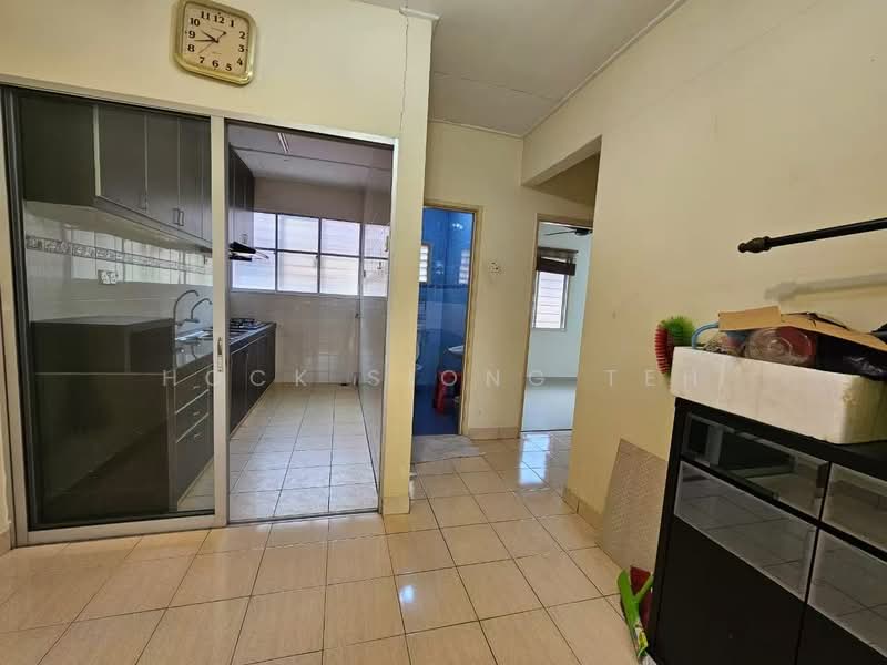 Townhouse for Sale in Taman Bukit Serdang (Seri Kembangan) - Hock Siong Teh - Kitchen - PropertyGuru.com.my