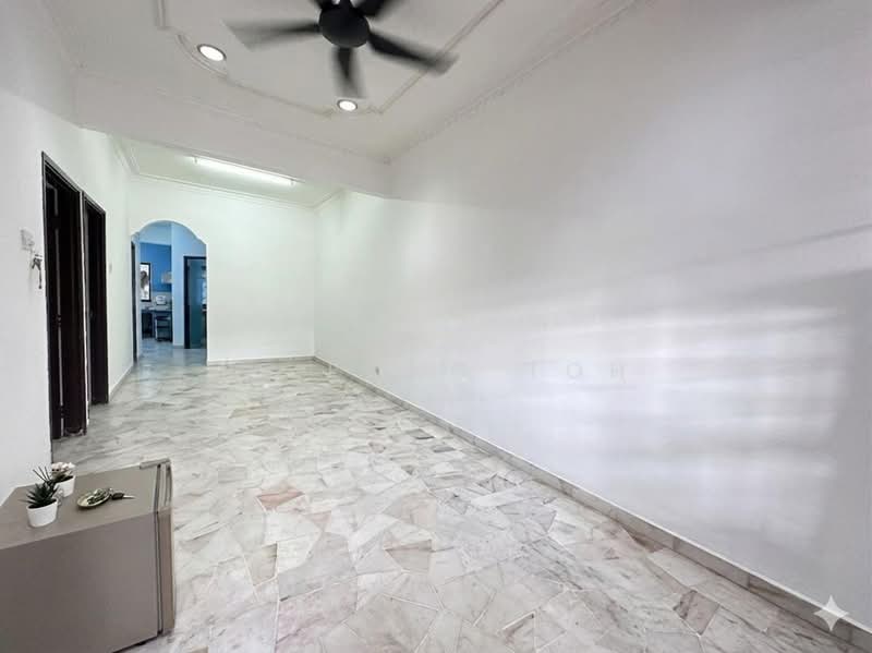 1-storey Terraced House for Sale in Taman Desa Cemerlang (Ulu Tiram) - Ee Fong Toh - Living Room - PropertyGuru.com.my