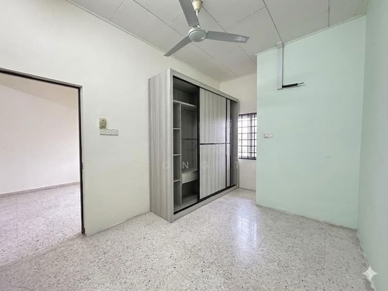 1-storey Terraced House for Sale in Taman Desa Cemerlang (Ulu Tiram) - Ee Fong Toh - Bedroom - PropertyGuru.com.my