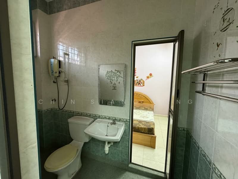 Rumah Teres 2 Tingkat untuk Dijual di Taman Semabok Permai (Semabok) - Chin Siang Fong - Bathroom - PropertyGuru.com.my