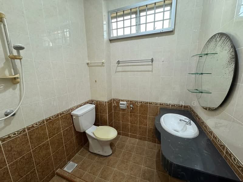 Rumah Teres 2 Tingkat untuk Dijual di Taman Semabok Permai (Semabok) - Chin Siang Fong - Bathroom - PropertyGuru.com.my