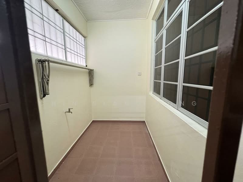 Rumah Teres 2 Tingkat untuk Dijual di Taman Semabok Permai (Semabok) - Chin Siang Fong - Ground Yard - PropertyGuru.com.my