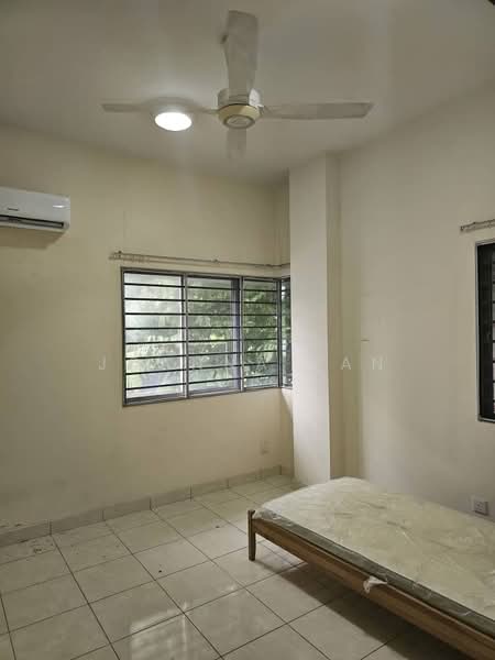 Kondominium untuk Dijual di Lagoon Suites - Joanna Tan - Bedroom - PropertyGuru.com.my