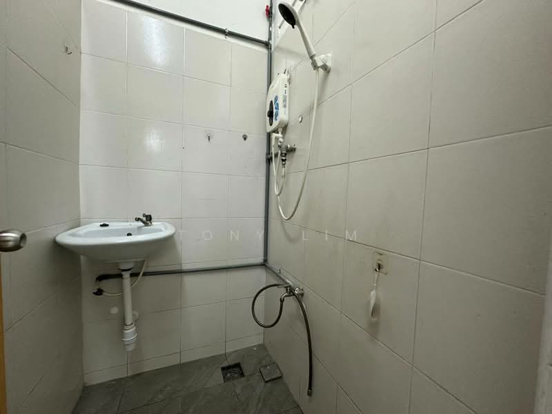 Rumah Teres 1 Tingkat untuk Disewa di Taman Iskandar (Johor Bahru) - Tony Lim - Bathroom - PropertyGuru.com.my