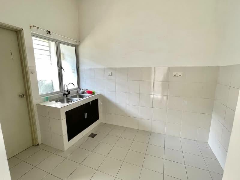 2-storey Terraced House for Sale in Bandar Bukit Raja (Klang) - Nazrin Hakimin - Kitchen - PropertyGuru.com.my