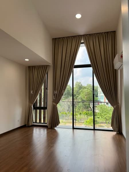 Rumah Teres 3 Tingkat untuk Disewa di BANDAR PUCHONG JAYA (Puchong) - Katherine Lam - Living Room - PropertyGuru.com.my