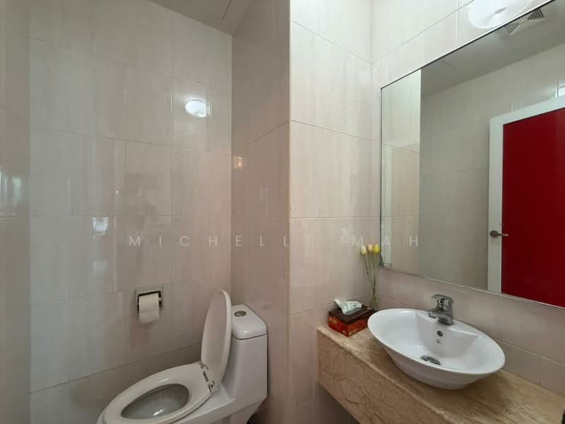 Kondominium untuk Disewa di The View Condominium - Michelle Mah - Bathroom - PropertyGuru.com.my