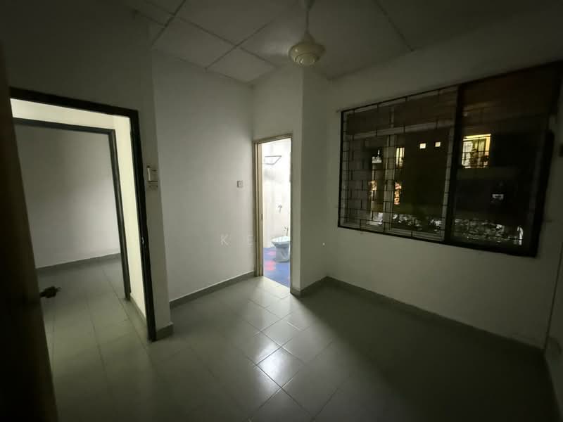 2-storey Terraced House for Rent in Taman Bukit Serdang (Seri Kembangan) - Kew . - Interior - PropertyGuru.com.my