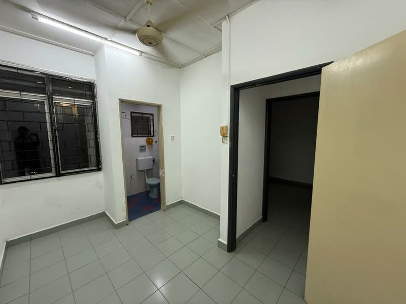 2-storey Terraced House for Rent in Taman Bukit Serdang (Seri Kembangan) - Kew . - Interior - PropertyGuru.com.my