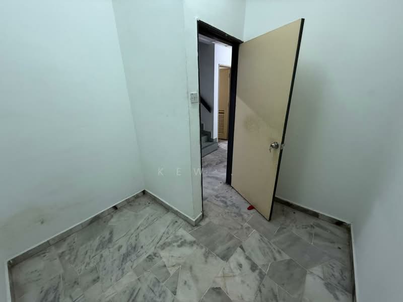 2-storey Terraced House for Rent in Taman Bukit Serdang (Seri Kembangan) - Kew . - Interior - PropertyGuru.com.my