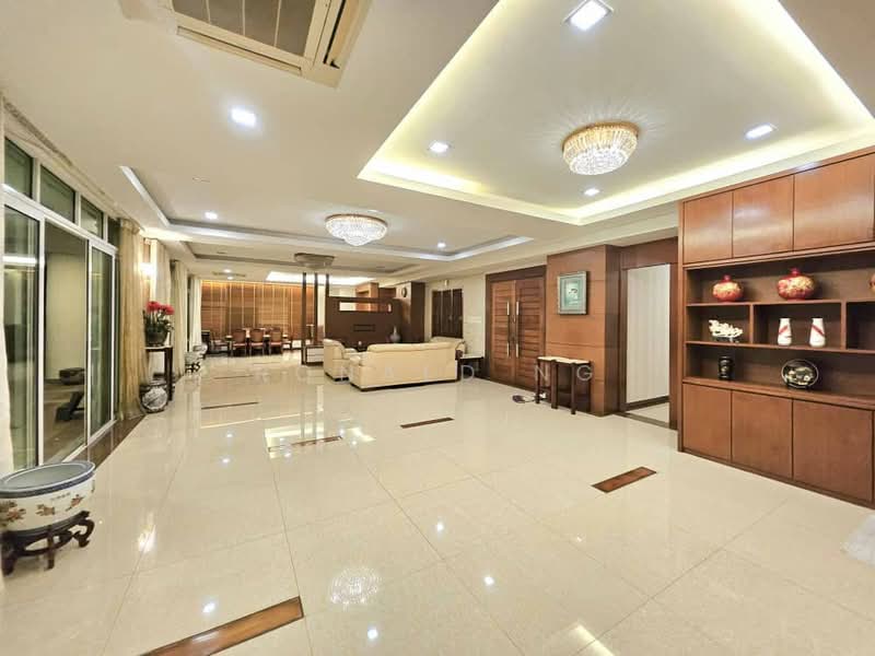 Kondominium untuk Dijual di H Residence (One Ritz Residence / Kelawai View) - Ronald Ng - Living Room - PropertyGuru.com.my