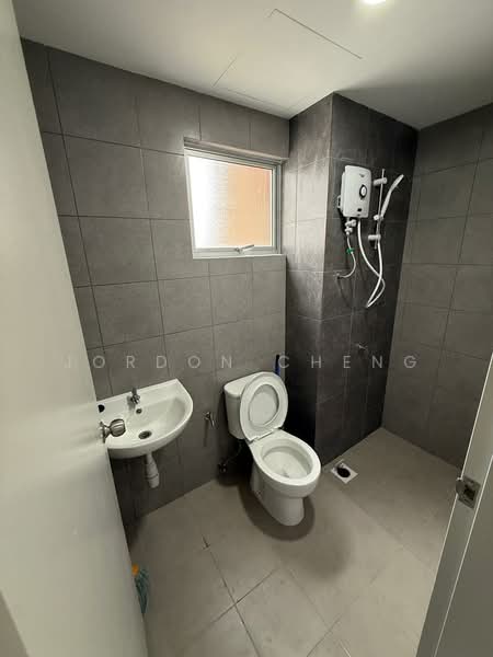 Kondominium untuk Disewa di Residensi Sateria - Jordon Cheng - Bathroom - PropertyGuru.com.my